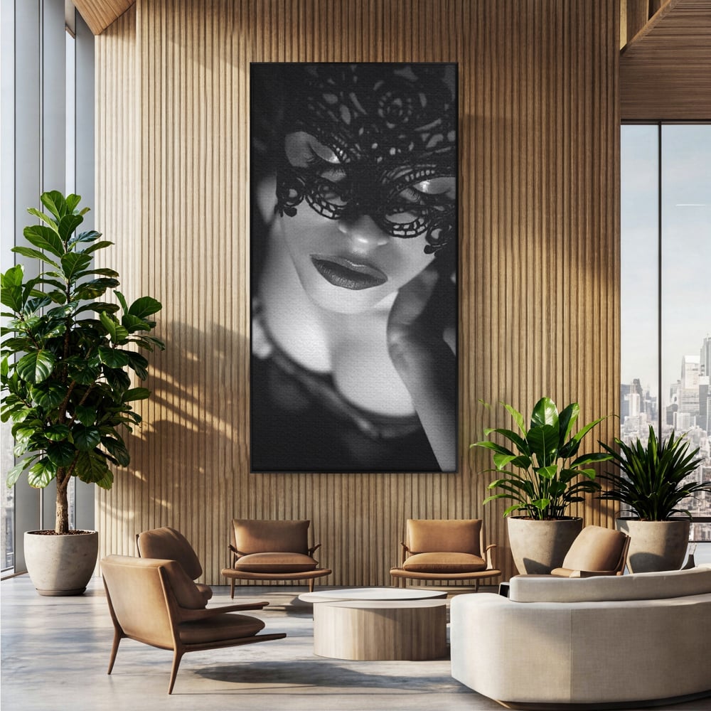 Tablou canvas cu tablou canvas cu femeie purtand masca, in rama de aluminiu negru, pe perete intr-un birou